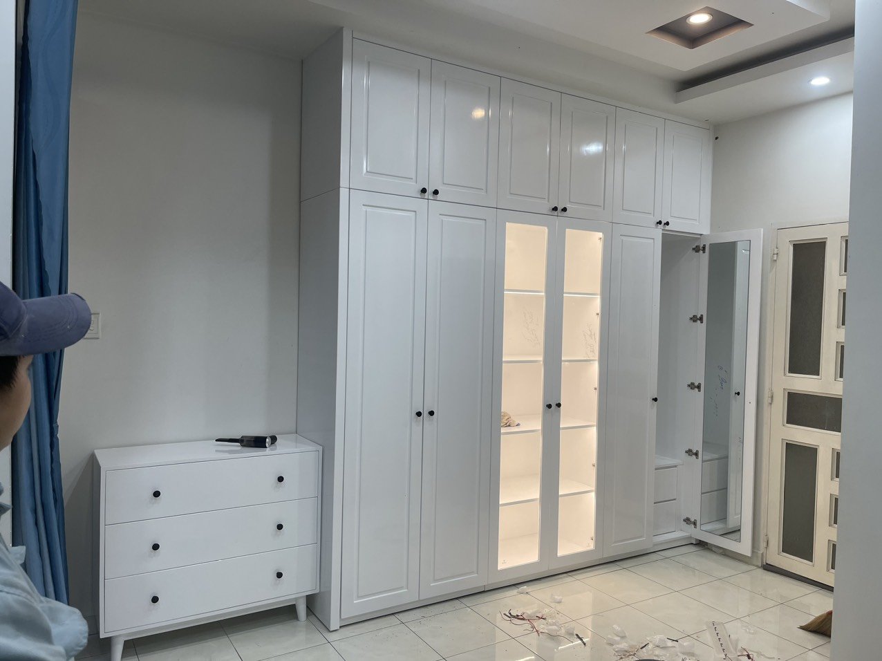 SXLĐ nội thất gỗ sồi Nga sơn PU trắng mờ - các hệ tủ bàn - nhà chị Vi - Hóc Môn