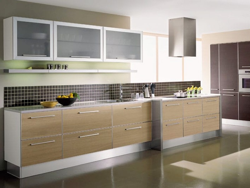 Tủ bếp gỗ công nghiệp và những điều cần chú trọng khi lựa chọn